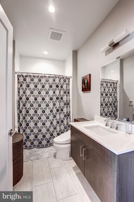 Building Photo - 1350 Maryland Ave NE