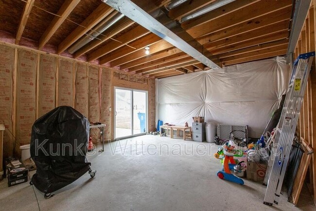 Building Photo - 2724 Ambridge Dr