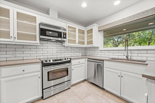 Building Photo - 7002 Firewheel Hollow