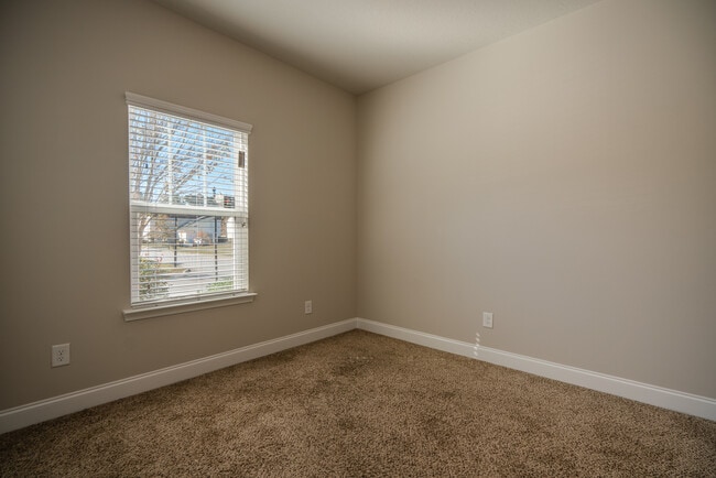 Building Photo - 600 Trellis Square