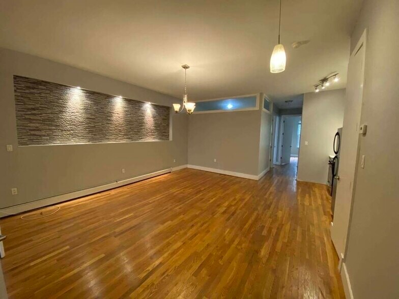 Primary Photo - 43 Weirfield St