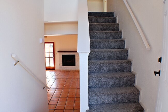 Building Photo - Beautiful Move-in Ready Home