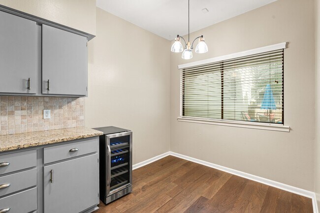 Building Photo - 1556 Prairie Grove Dr