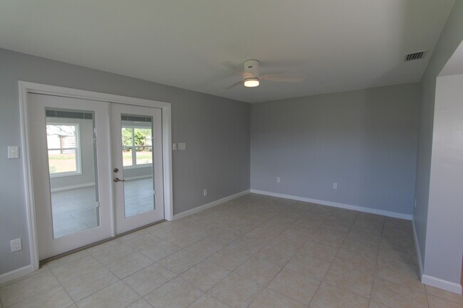Building Photo - 5522 Yorkshire Way