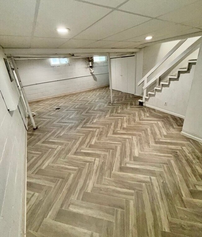 Building Photo - 750 E Delaware St