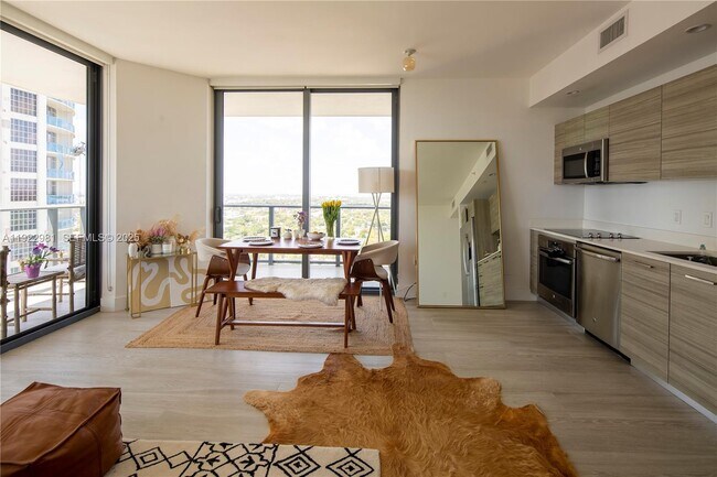 Building Photo - 121 NE 34th St