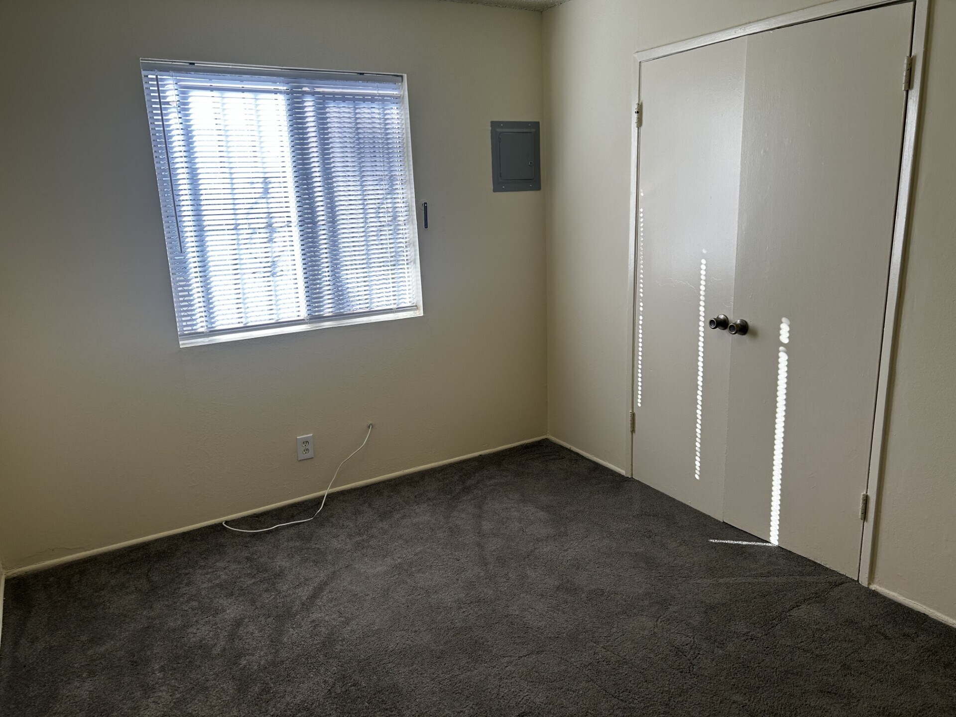 1,BED,LARGE CLOSET - 1505 Del Amo Blvd