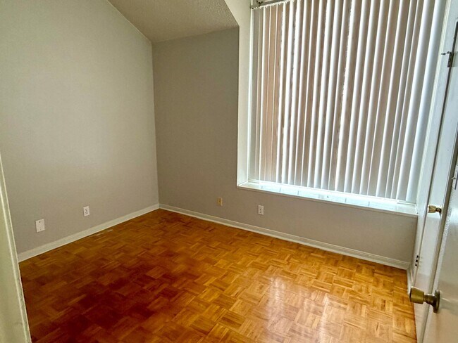 Building Photo - 2503 Marlin Dr