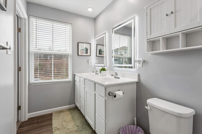 Building Photo - 4 Bedroom / 2.5 Bathroom - Marquis Hills