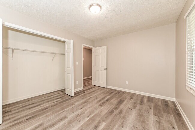 Building Photo - 709 Cloudland Ct