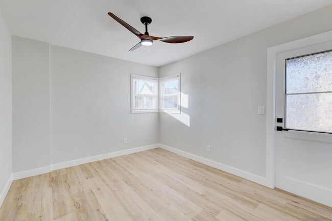 Building Photo - 503 Prescott Ave