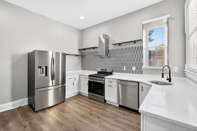 Building Photo - 517 Armandale St