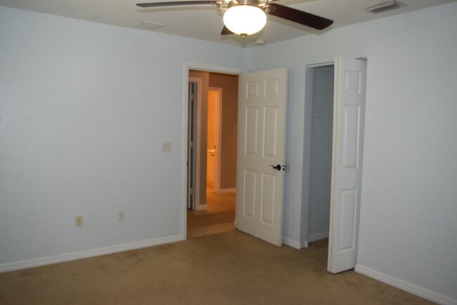 Building Photo - 1074 SW Janar Ave