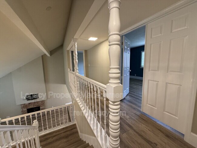 Building Photo - 3209 Serra Way