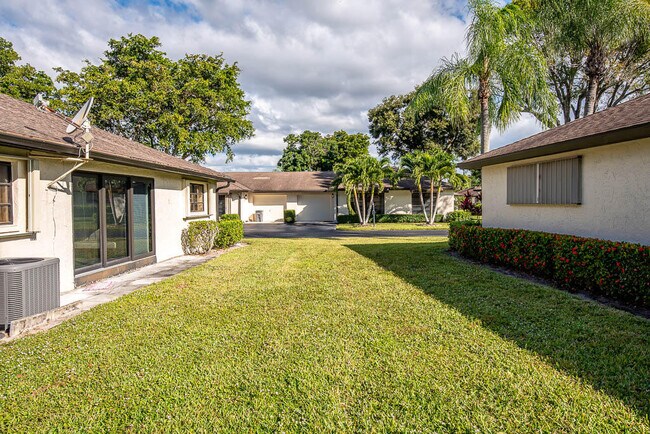 Building Photo - 4760 Greentree Way