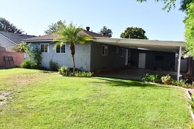 Building Photo - 1210 E Oakmont Ave