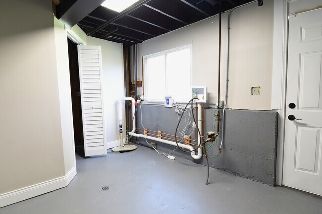 Building Photo - 515 N La Londe Ave