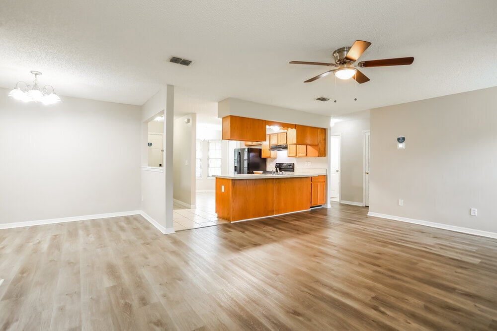 Building Photo - 2643 Pinewood Blvd E