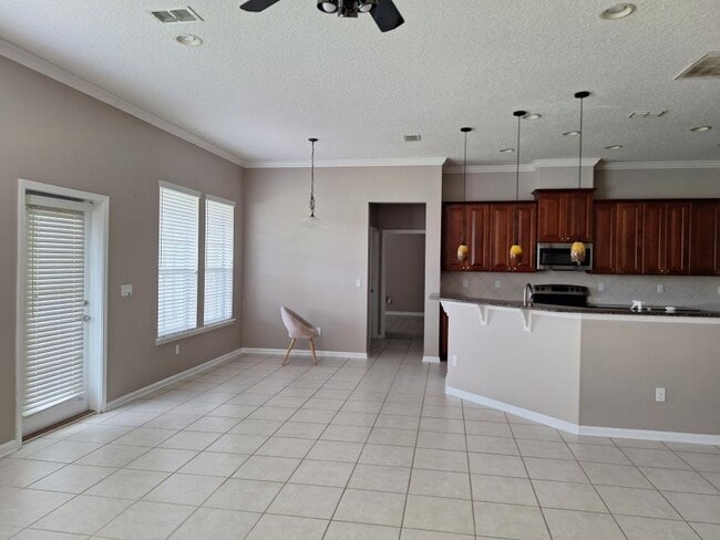 Building Photo - 5 bedroom in Jacksonville FL 32258