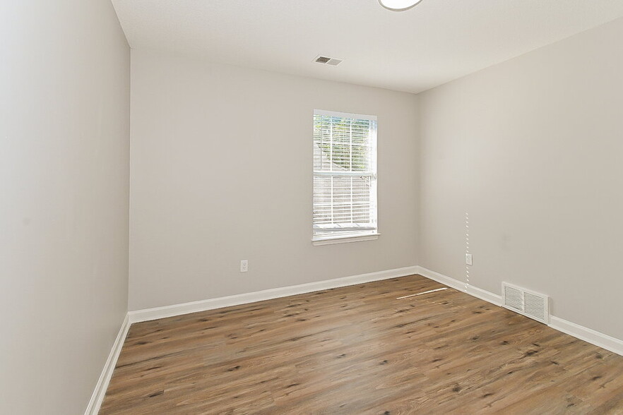 Building Photo - 6844 Kamali Ave