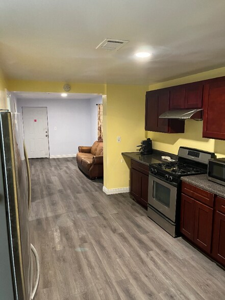 Building Photo - 1639 W 38th Pl