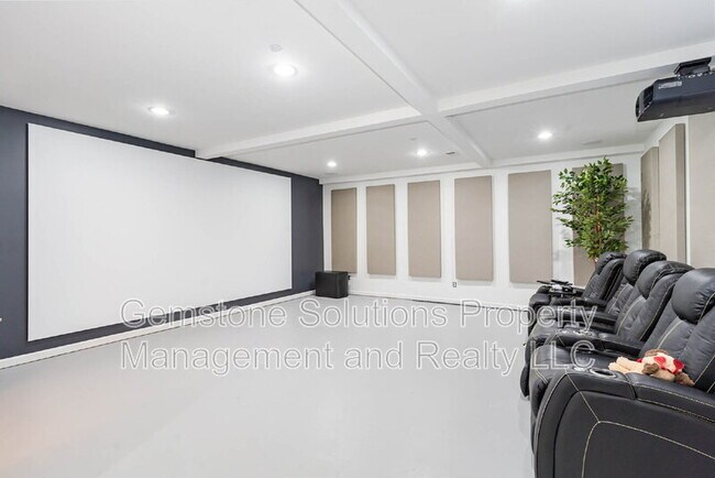 Building Photo - 6343 Wildwood Dr