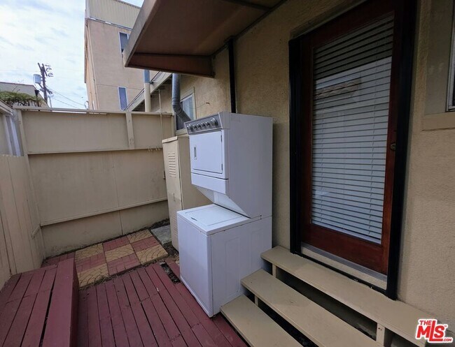Building Photo - 632 Santa Clara Ave