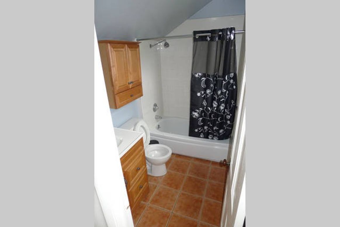 Building Photo - 1530 Pine St