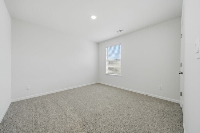 Building Photo - Spacious 5-Bedroom Home for Rent in The Falls – Modern, Comfortable, and Move-In Ready