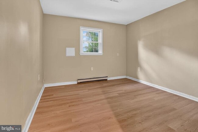 Building Photo - 3409 Beverly Dr