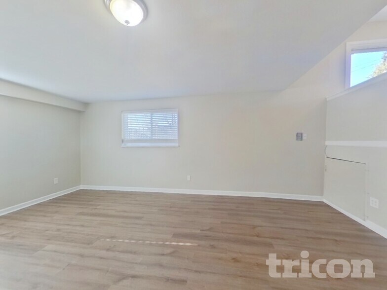 Building Photo - 1228 N Chelton Rd