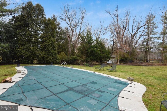 Building Photo - 5 Charen Ct