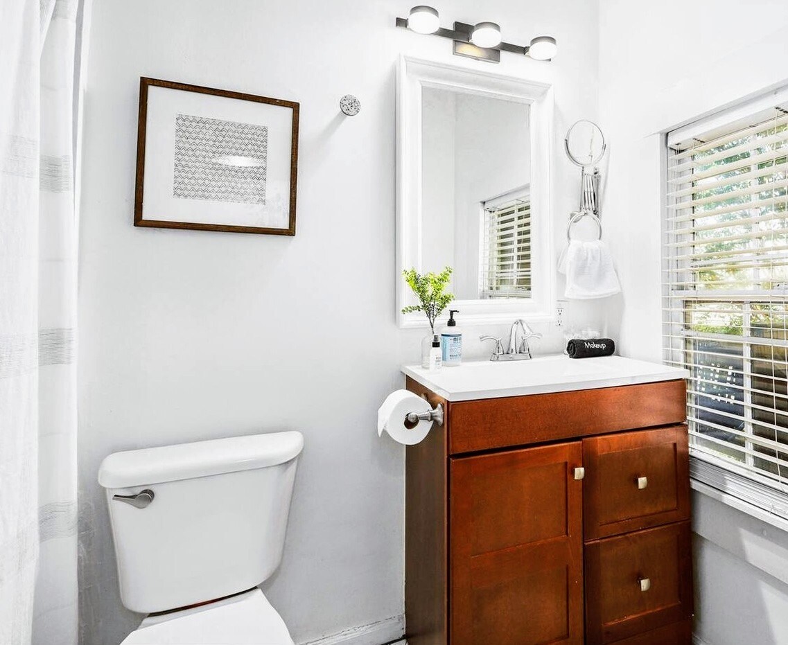 Building Photo - 66 Howell St NE