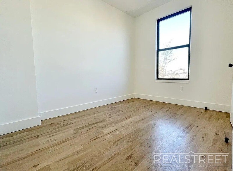 Building Photo - Brand New 3BR/2BA Duplex with Private Roof Terrace | Sunlit & Pet-Friendly
