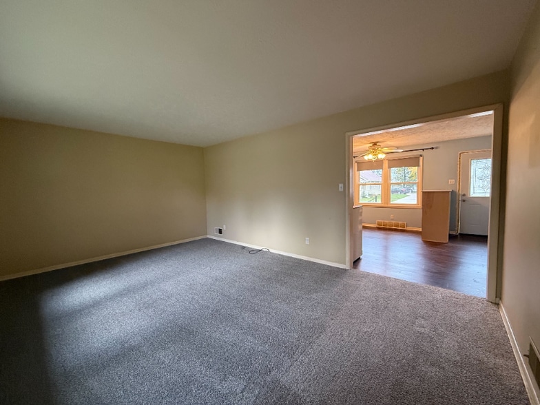 Building Photo - 221 S Thomas St