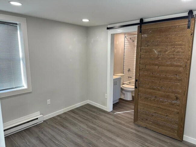 Building Photo - 16-20 Elm St