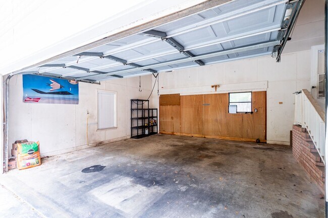 Building Photo - 2823 Lake Silver Rd