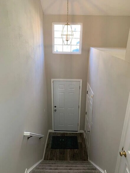Building Photo - 3857 Thorngate Dr