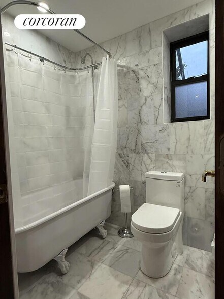 Building Photo - 152 6th Ave