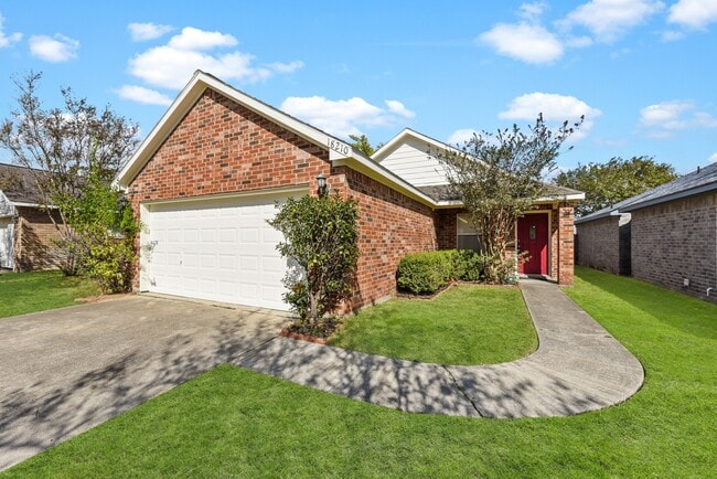 Building Photo - 18210 Beaverdell Dr