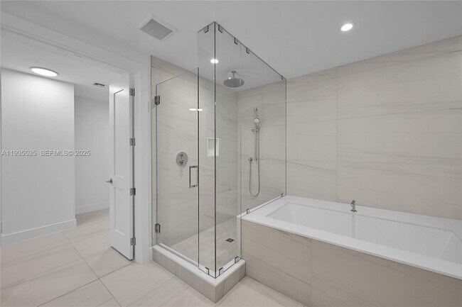 Building Photo - 151 N Seabreeze Blvd