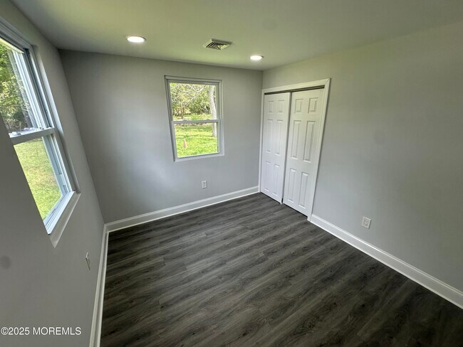 Building Photo - 105 Floyd Ln