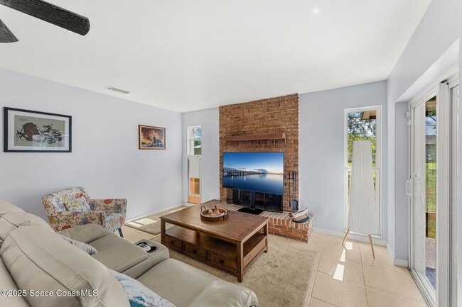 Building Photo - 1848 Edith St NE