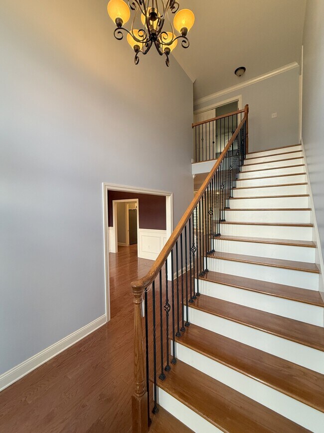 Building Photo - 118 Crystal Lake Dr