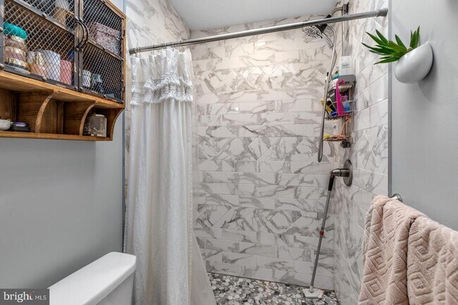 Building Photo - 2531 Collins St