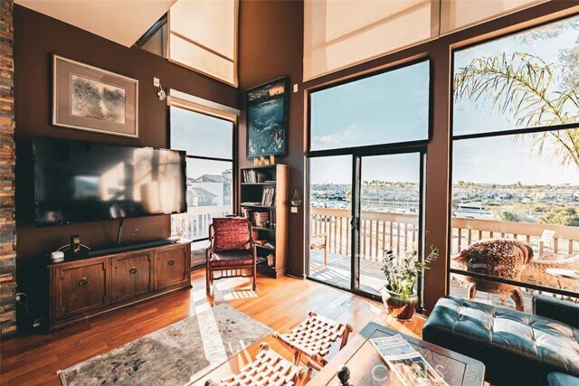 Building Photo - 5327 Marina Pacifica Dr