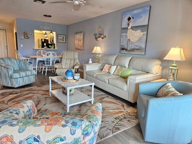 Building Photo - Seasonal Short-Term 2 Bedroom 2 Bathroom Second Floor Condo in Mission Lakes!