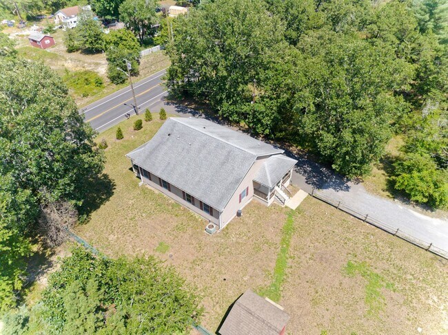 Building Photo - 756 Lakehurst Rd