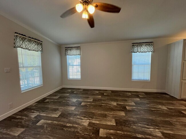 Building Photo - 328 Eland Dr
