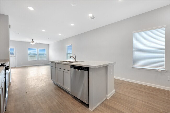 Building Photo - 16632 Aurora St